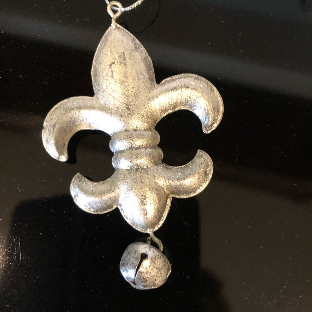 FLUR DE LIS ORNAMENT